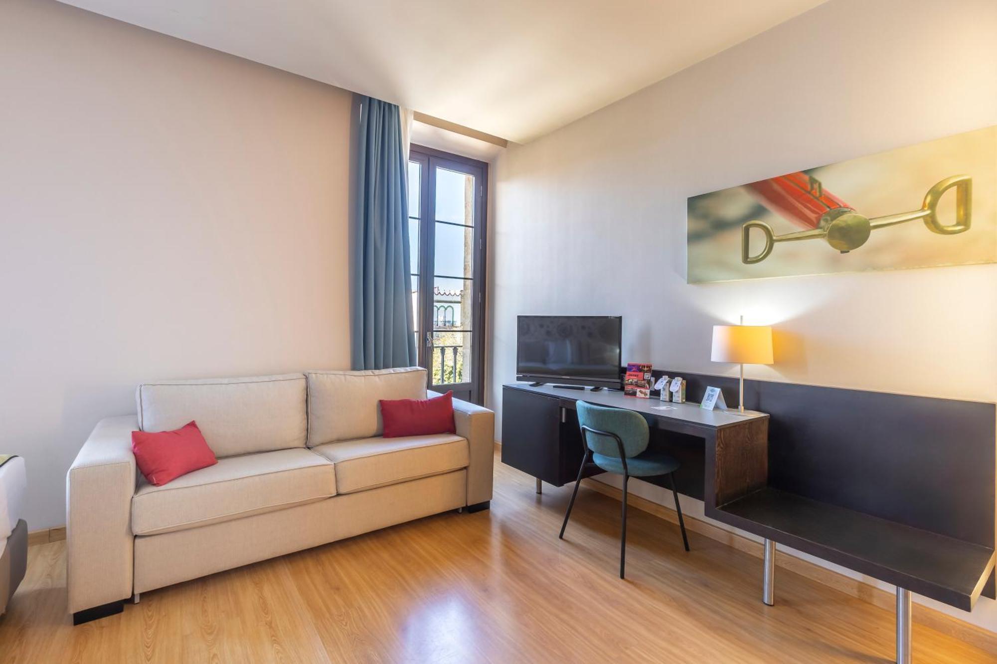 Family Room,1669013398:JPEG